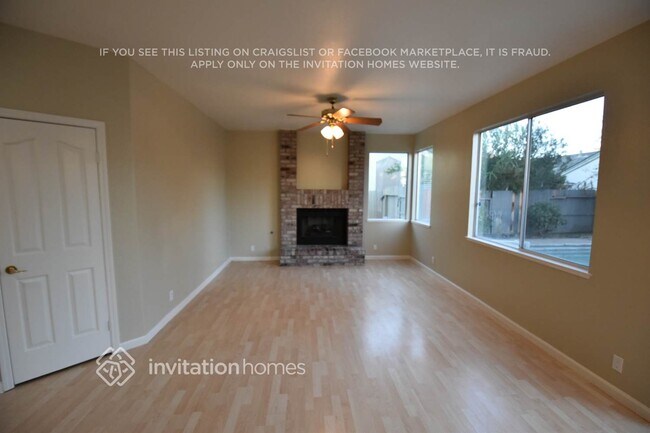 Foto del edificio - 8107 Helmsdale Dr