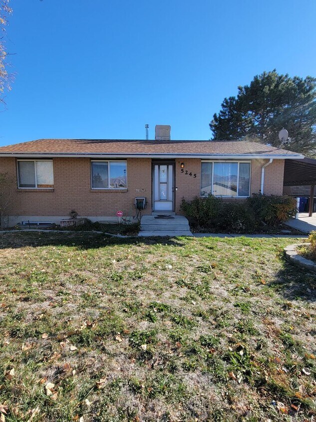 6 Bedroom House in Taylorville House Rental in Salt Lake City, UT