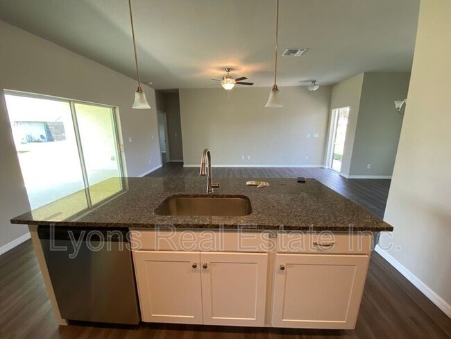 Building Photo - 2497 Cortland Ave