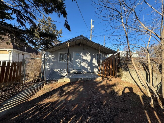 Building Photo - Beautiful Home