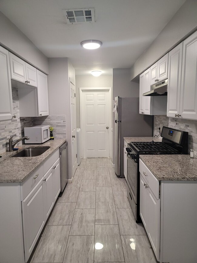Building Photo - DOVE SPRINGS DELIGHT - RENOVATED  2/2 DUPL...
