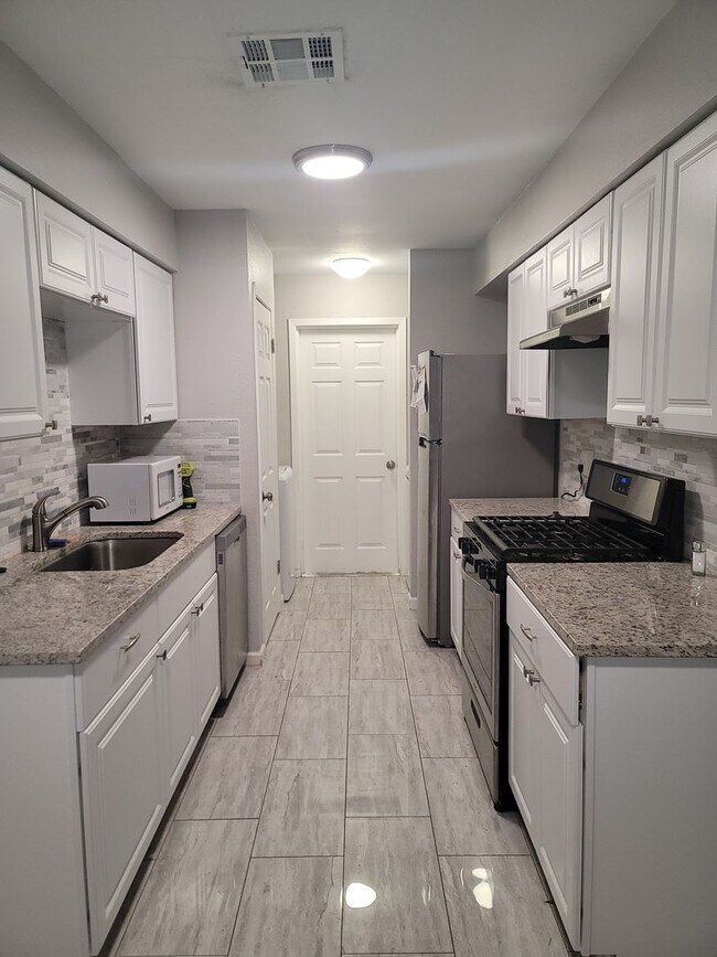 Foto del edificio - DOVE SPRINGS DELIGHT - RENOVATED  2/2 DUPL...