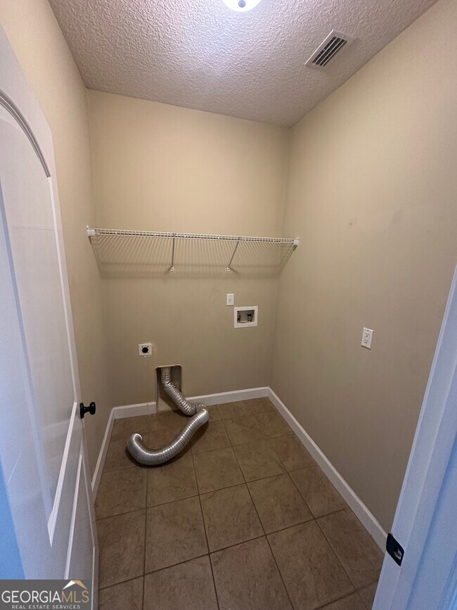 Building Photo - 101 Waters Edge Dr