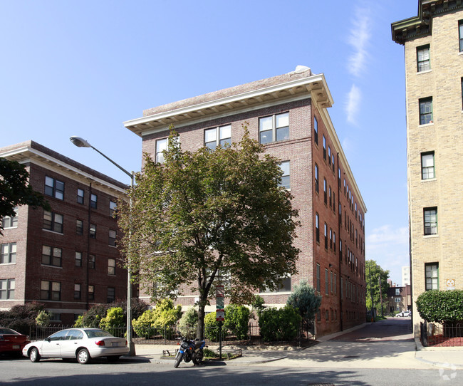 Building Photo - 1206 10th St NW