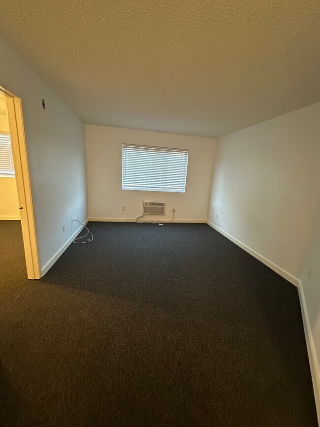 Building Photo - 428 S Grand View St