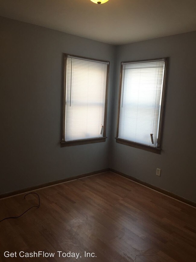 Building Photo - 3 br, 2.5 bath House - 1469 Wentworth Avenue