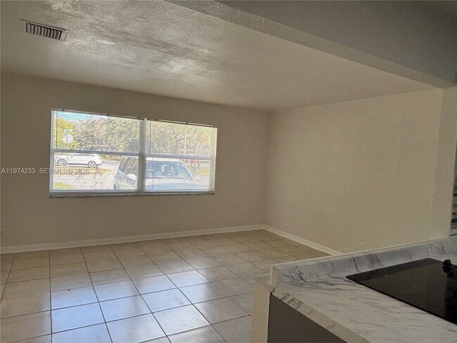 Foto del edificio - 543 SW 61st Terrace