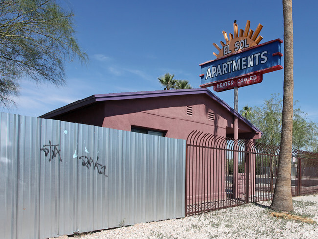 El Sol Sign and Front Office - El Sol Apartments