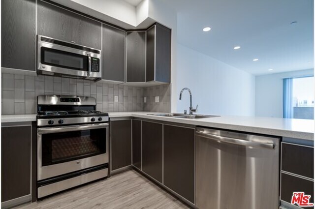Foto del edificio - 1439 N Poinsettia Pl