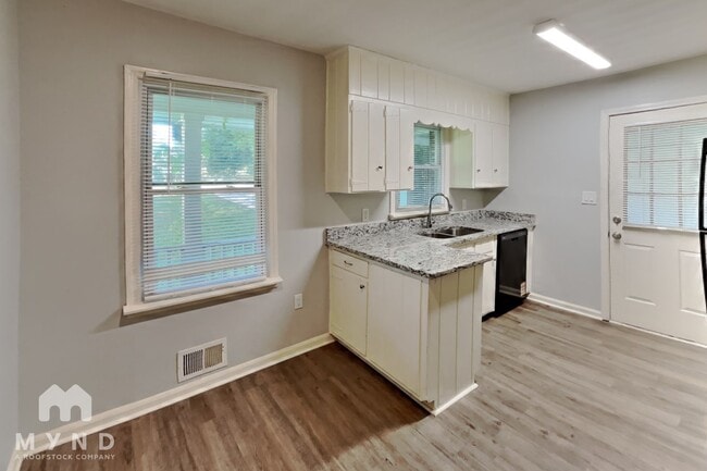 Building Photo - 355 Kemolay Rd SW