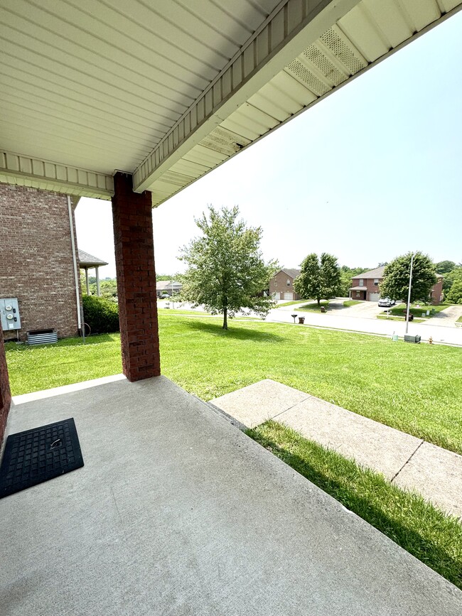 Building Photo - 638 Hampton Way