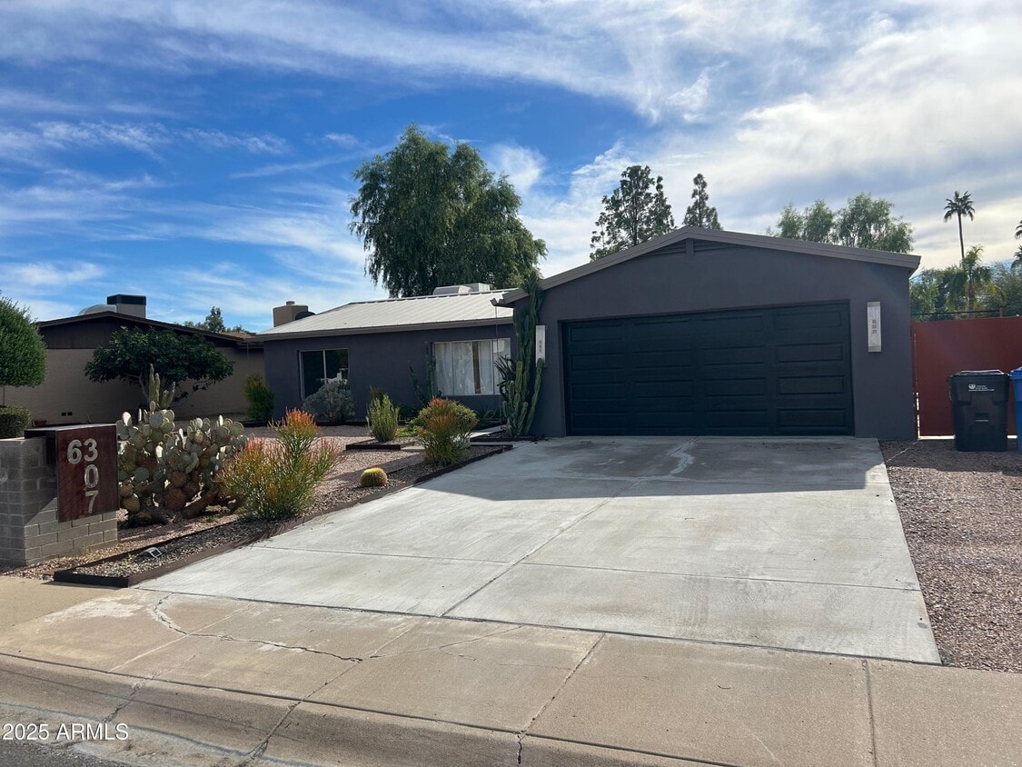 Primary Photo - 6307 E Gelding Dr