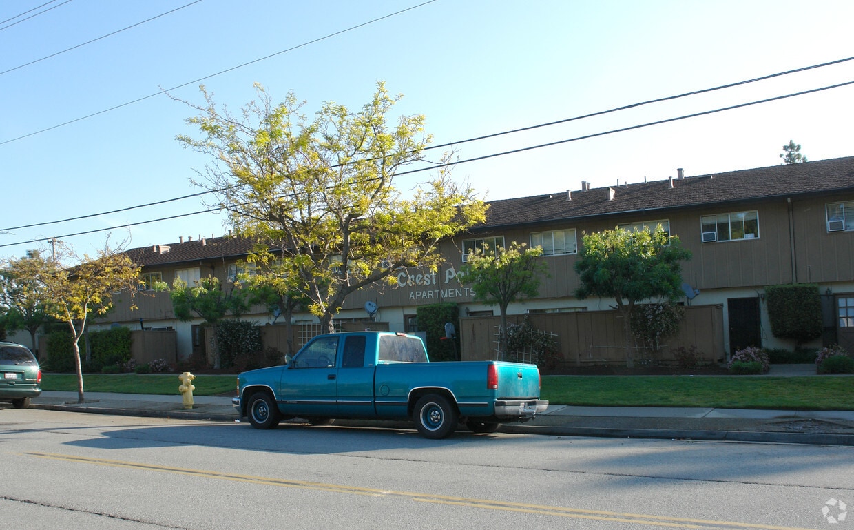 Crest Patio Apartments Apartments in Hill, CA