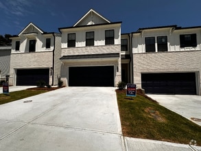 Building Photo - 1002 The Ln NE