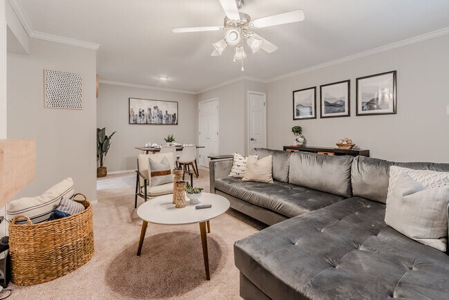 Foto del edificio - 10020 Regal Park Ln