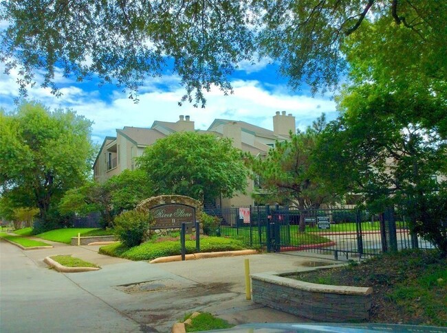 Foto del edificio - 10855 Meadowglen Ln