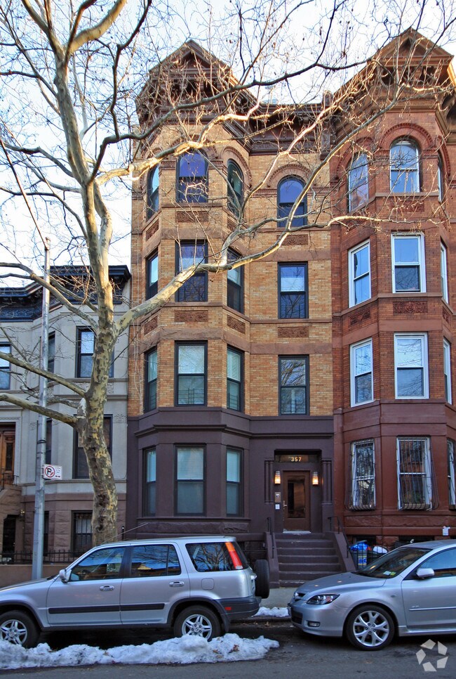 Building Photo - 357 4th St