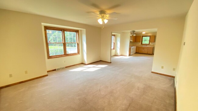 Building Photo - 4250 Menga Dr