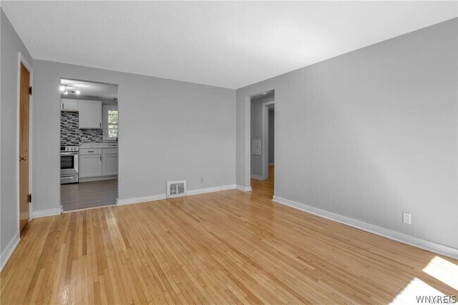 Foto del edificio - 42 Layton Ave