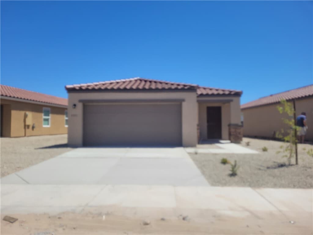 Primary Photo - 2371 Tapatio Dr