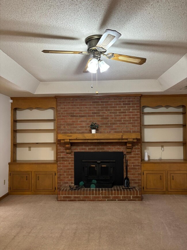 Building Photo - 1460 Crowndale Dr