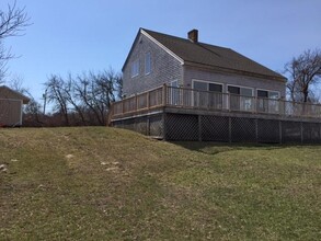 Building Photo - 1076 Corn Neck Rd