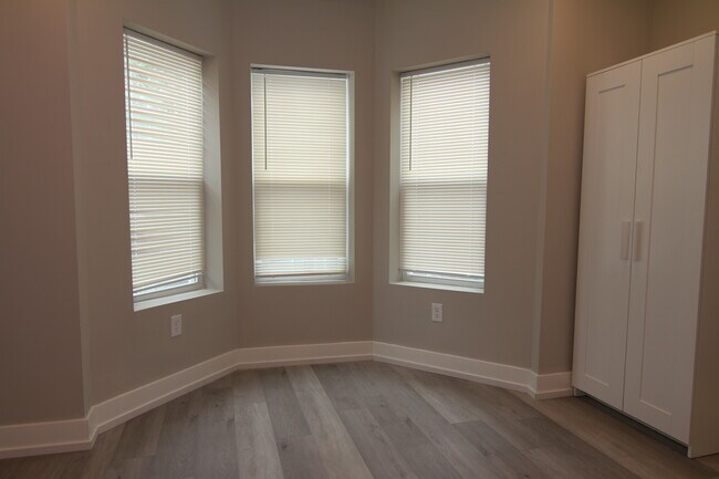 Building Photo - 1649 Pratt St