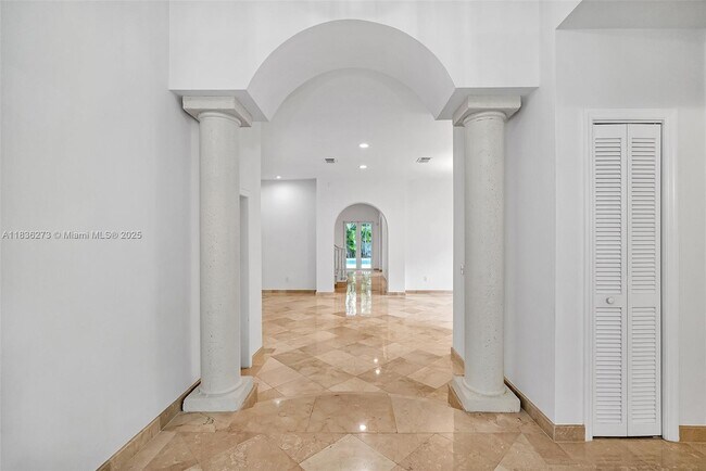 Building Photo - 1135 Asturia Ave