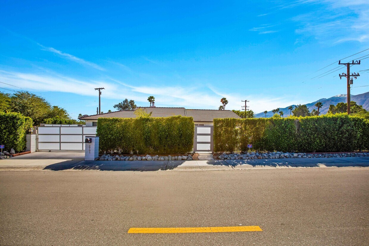 Foto principal - 1701 E Joyce Dr