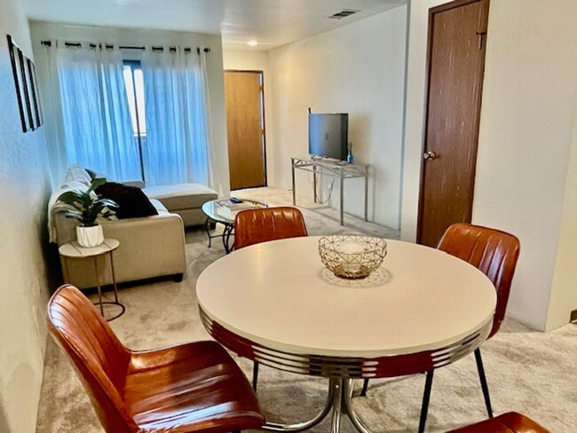 Foto del edificio - Palm Springs Villas#2, furnished,long term