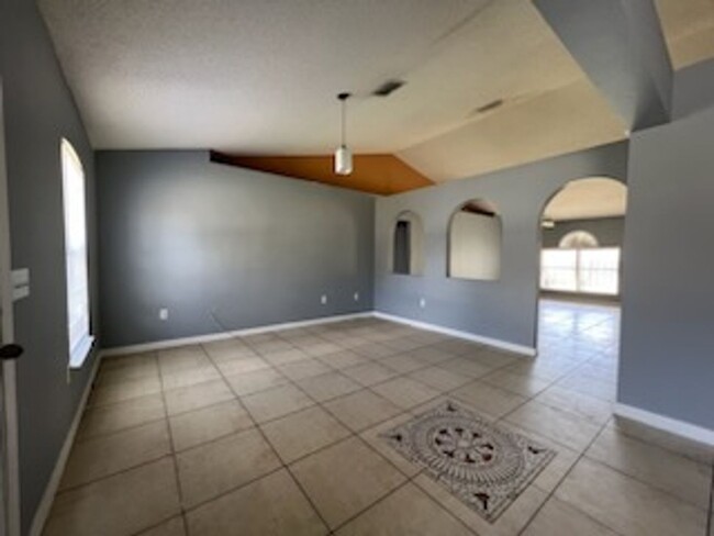 Building Photo - 3 Bedroom 2 Bathroom Home For Rent at 920 ...