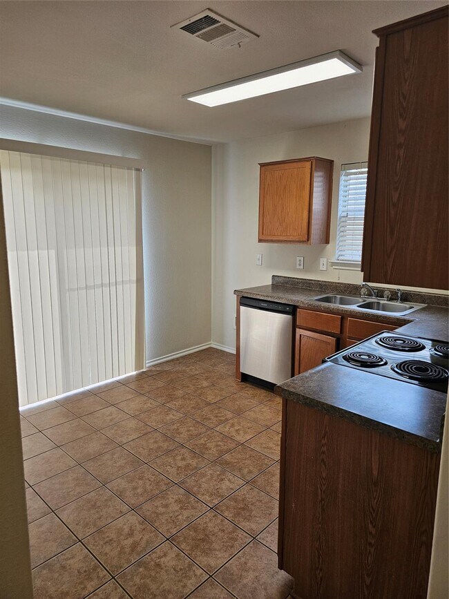 Building Photo - 533 Starling Creek