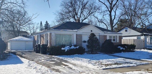 Foto del edificio - 2049 Magnolia Rd