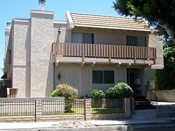 Primary Photo - 1730 Barry Ave