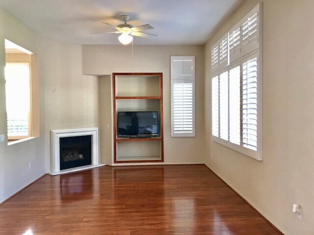 Foto del edificio - Newbury Park 4+3 on cul-de-sac w/lots of c...