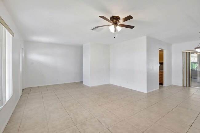 Building Photo - 6707 NW 70th St