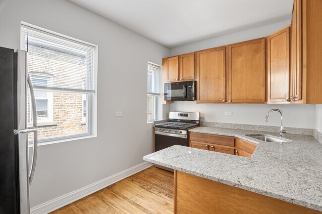 Foto del edificio - 7326 N Damen Ave