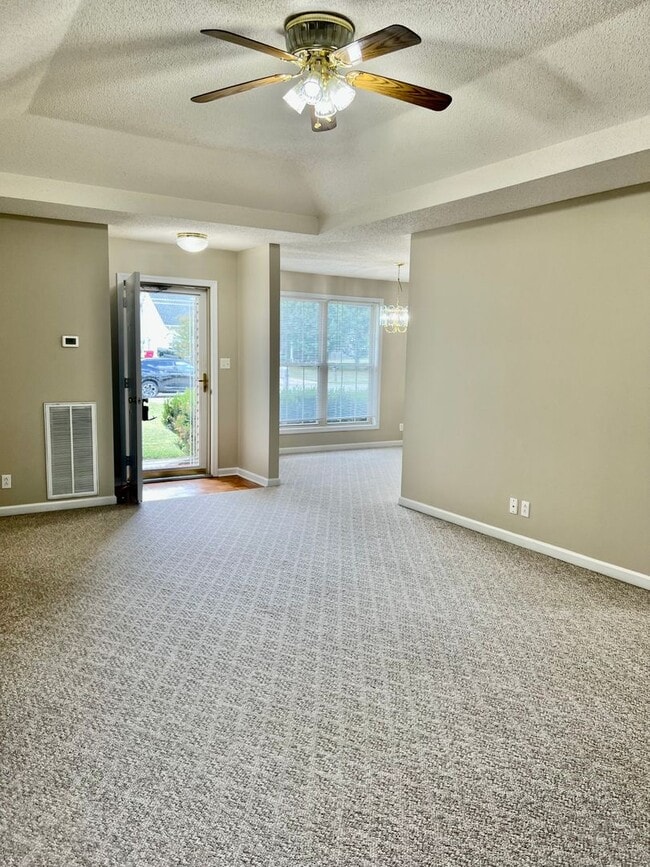 Building Photo - AVAILABLE NOW! 3 Bedroom Home Available of...