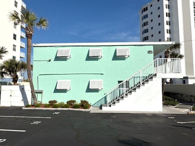 Building Photo - Beach Bungalow on the Beach!