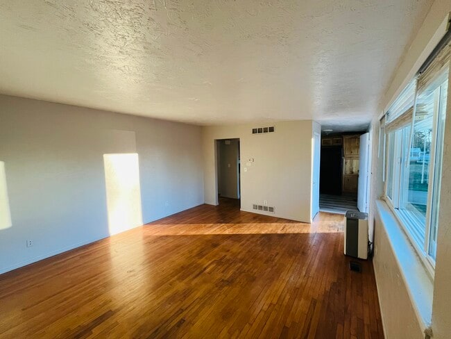 Foto del edificio - 5760 S 2700 W