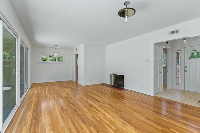Foto del edificio - Now Available | Beautiful 3-Bedroom Home in Prime Pasadena