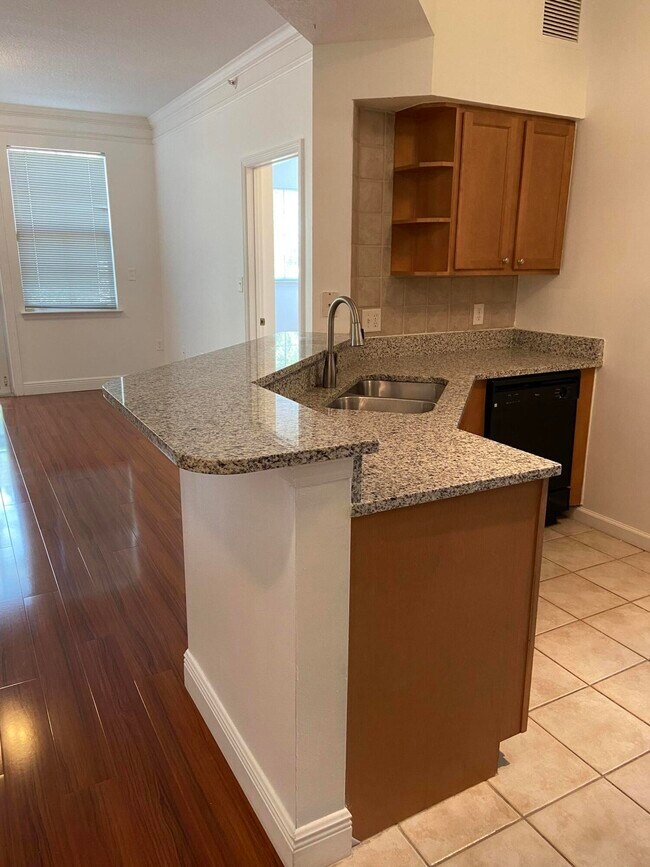 Foto del edificio - 9825 Baywinds Blvd