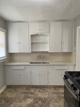 Building Photo - 947 Poinsettia St
