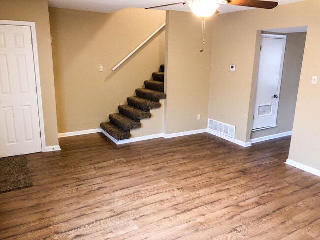 Building Photo - 9405 Lew Cir