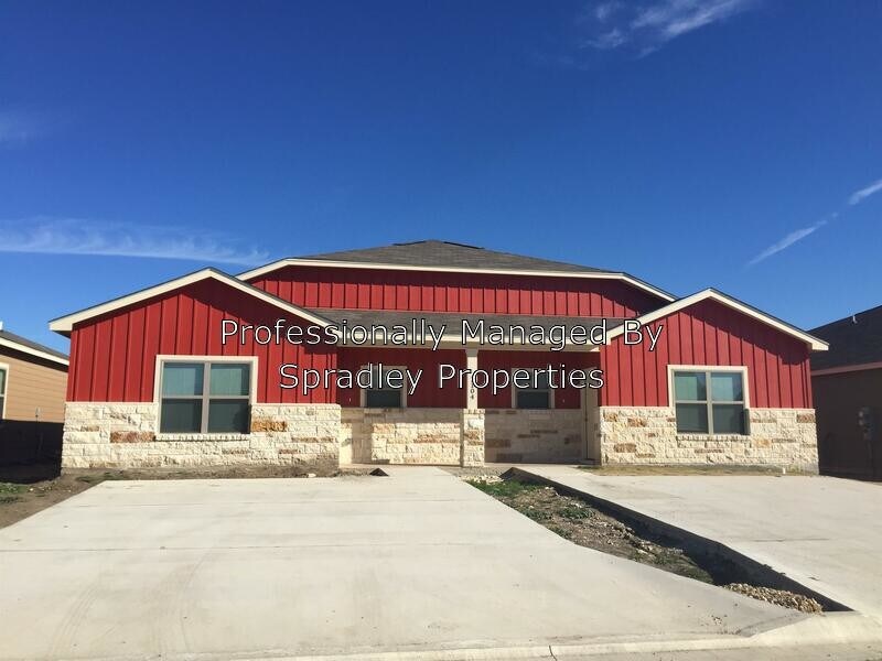 Foto principal - 7104 Cameron Park Rd