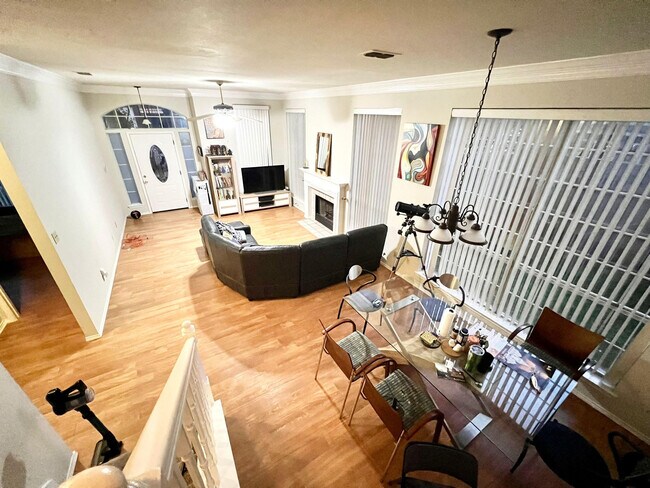 Building Photo - 628 Raintree Cir