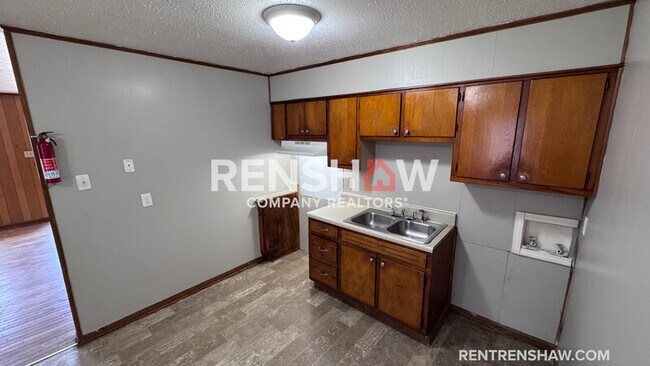 Foto del edificio - 92-E Navy Dr