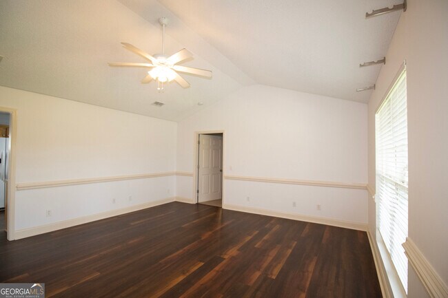Building Photo - 2309 Oak Ridge Ln