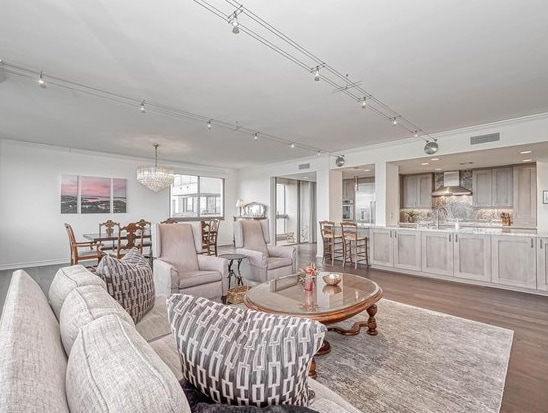 Foto del edificio - 49 Briar Hollow Ln