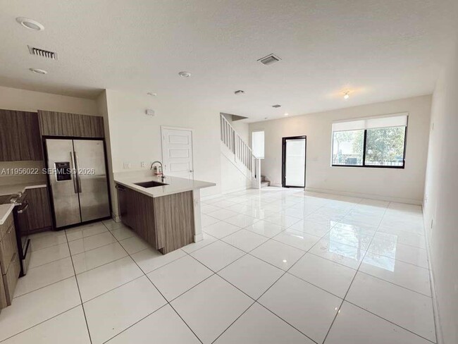 Foto del edificio - 8311 NW 49th St